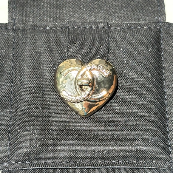 Chanel 22B GOLD HEART CC LOGO SMALL BROOCH CHARM PIN. - Picture 3 of 15